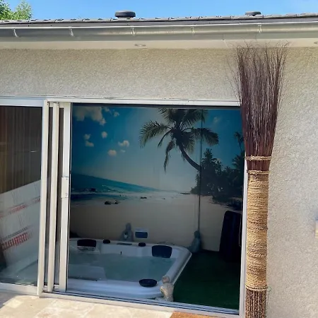 Le Miroir Holiday home Domerat