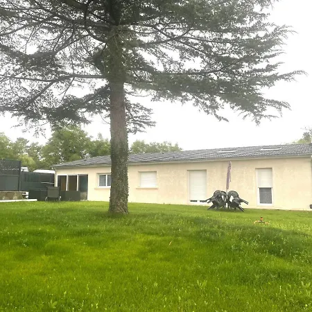 Le Miroir Holiday home Domerat